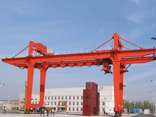 U型門式起重機(jī)
